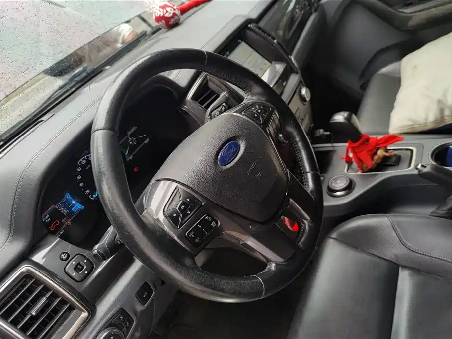 Ford Everest 2018 — фото 15