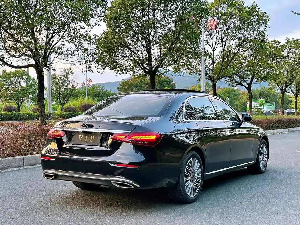 Mercedes-Benz E-Class 2022 — фото 9