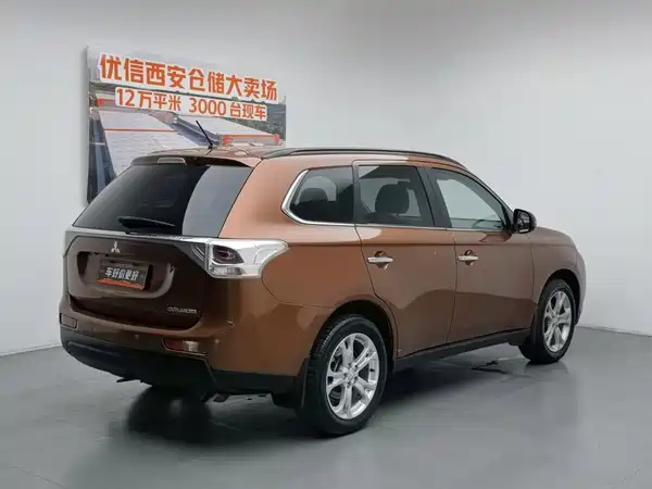 Mitsubishi Outlander 2014