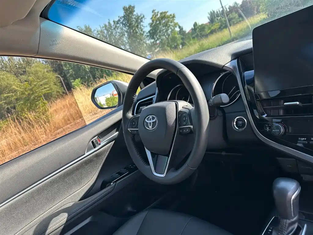 Toyota Camry 2023 — фото 19
