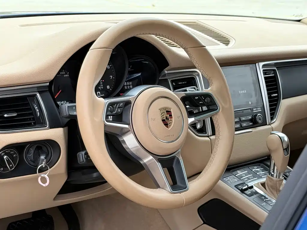 Porsche Macan 2016 — фото 24