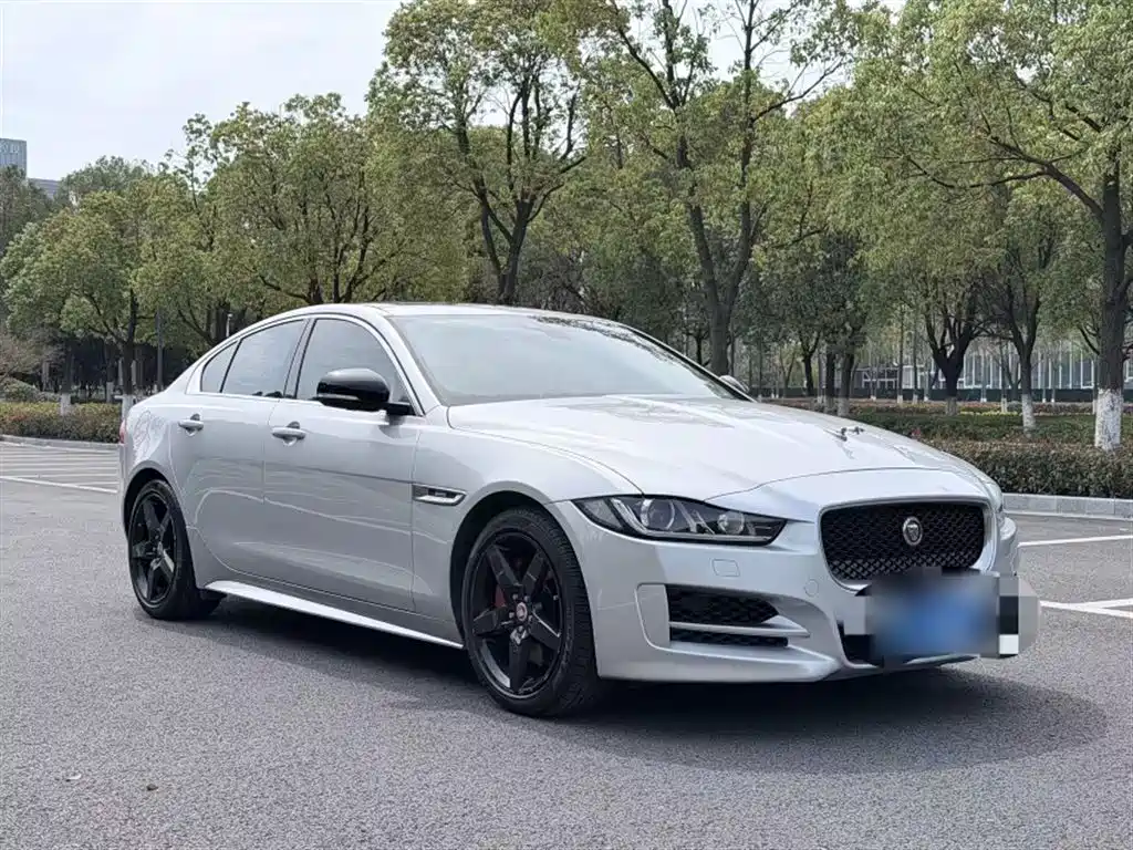Jaguar XE 2016 — фото 13