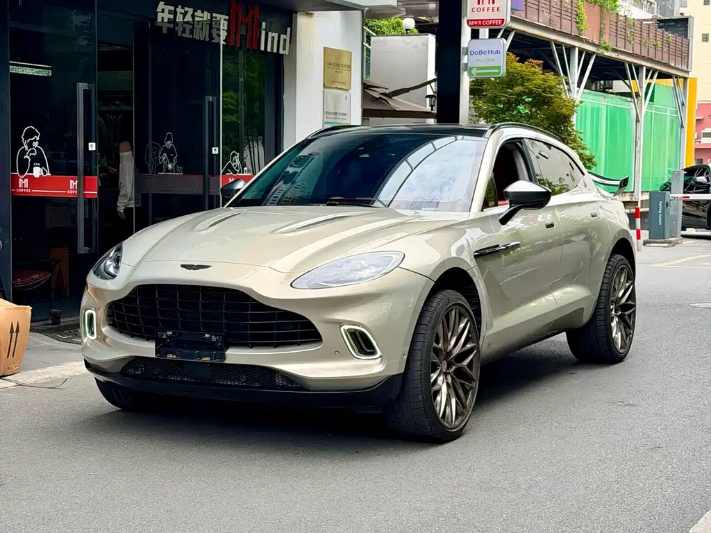 Aston Martin DBX 2023