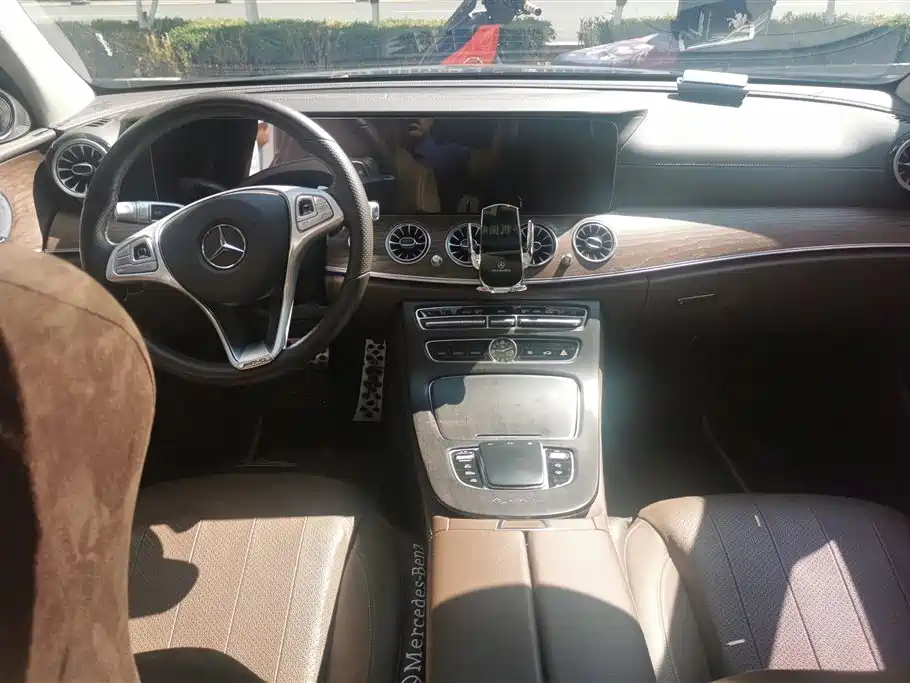 Mercedes-Benz E-Class 2017 — фото 12