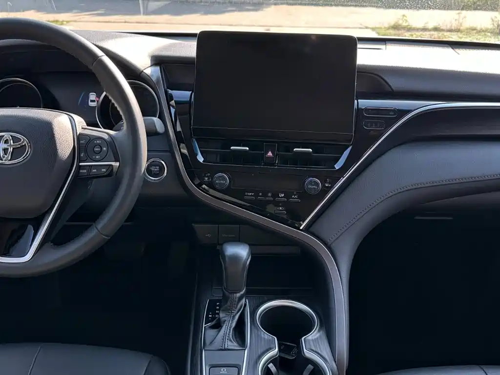 Toyota Camry 2023 — фото 22