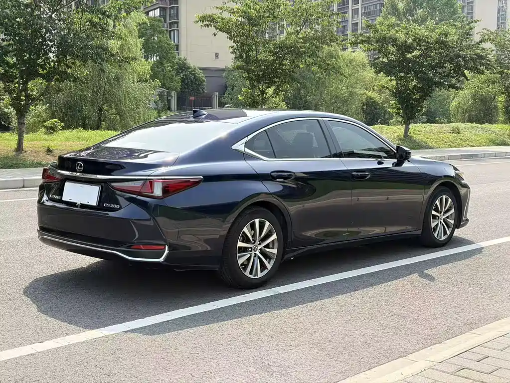 Lexus ES 2018 — фото 4