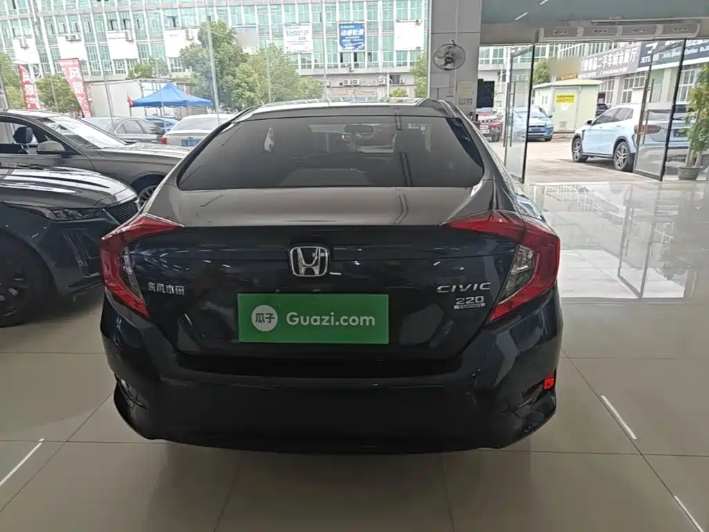Honda Civic 2018 — фото 6