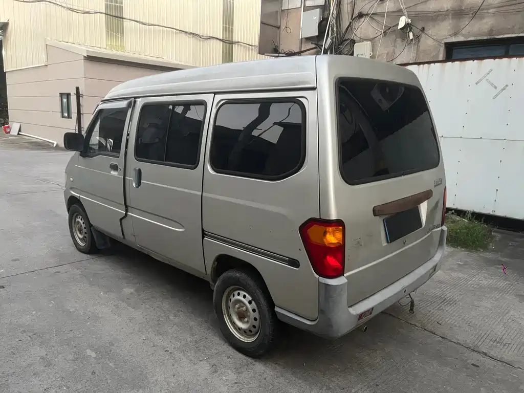 Wuling Zhiguang 2013