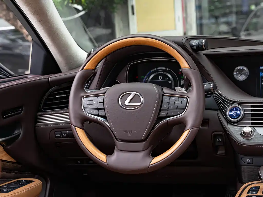 Lexus LS 2020 — фото 14