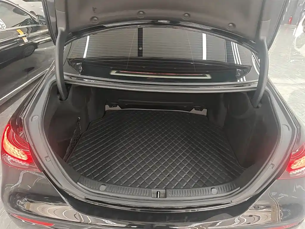 Mercedes-Benz E-Class 2023 — фото 19