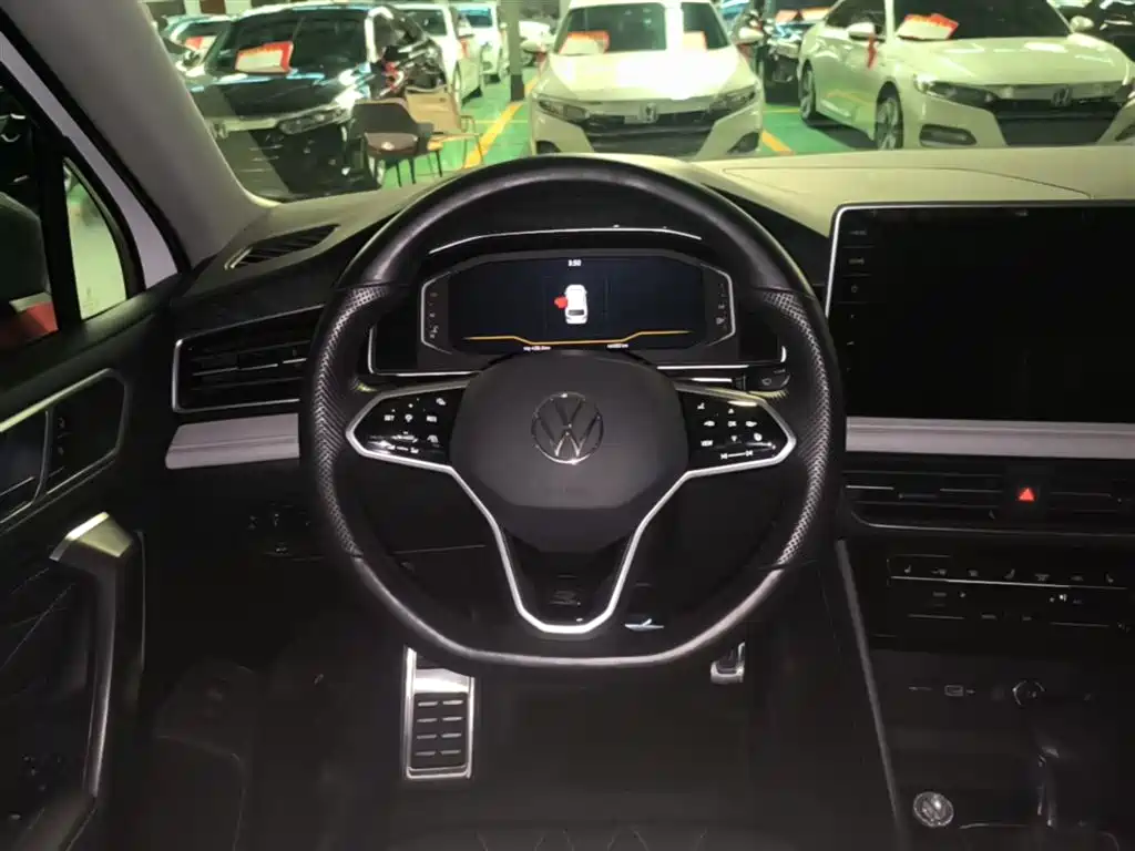 Volkswagen Tiguan L 2023 — фото 11