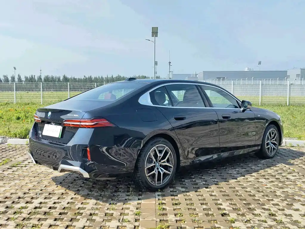 BMW i5 2025 — фото 8