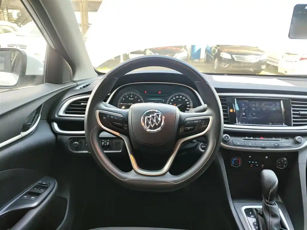 Buick Excelle 2022 — фото 11