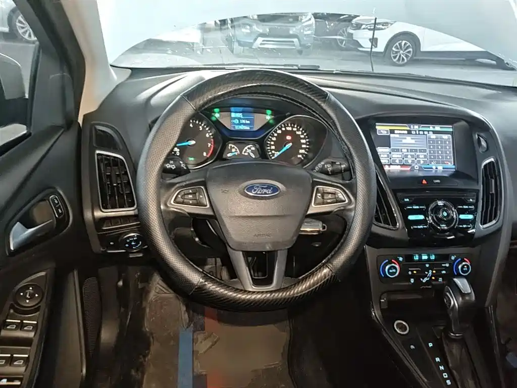 Ford Focus 2016 — фото 11