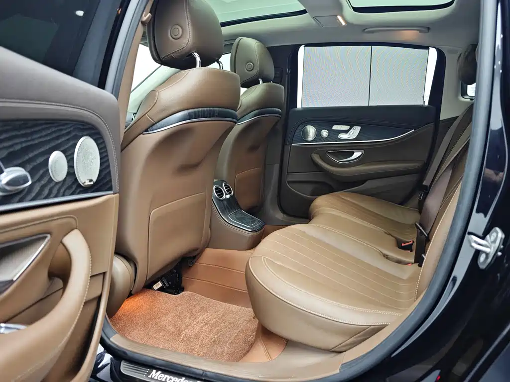 Mercedes-Benz E-Class 2022 — фото 18