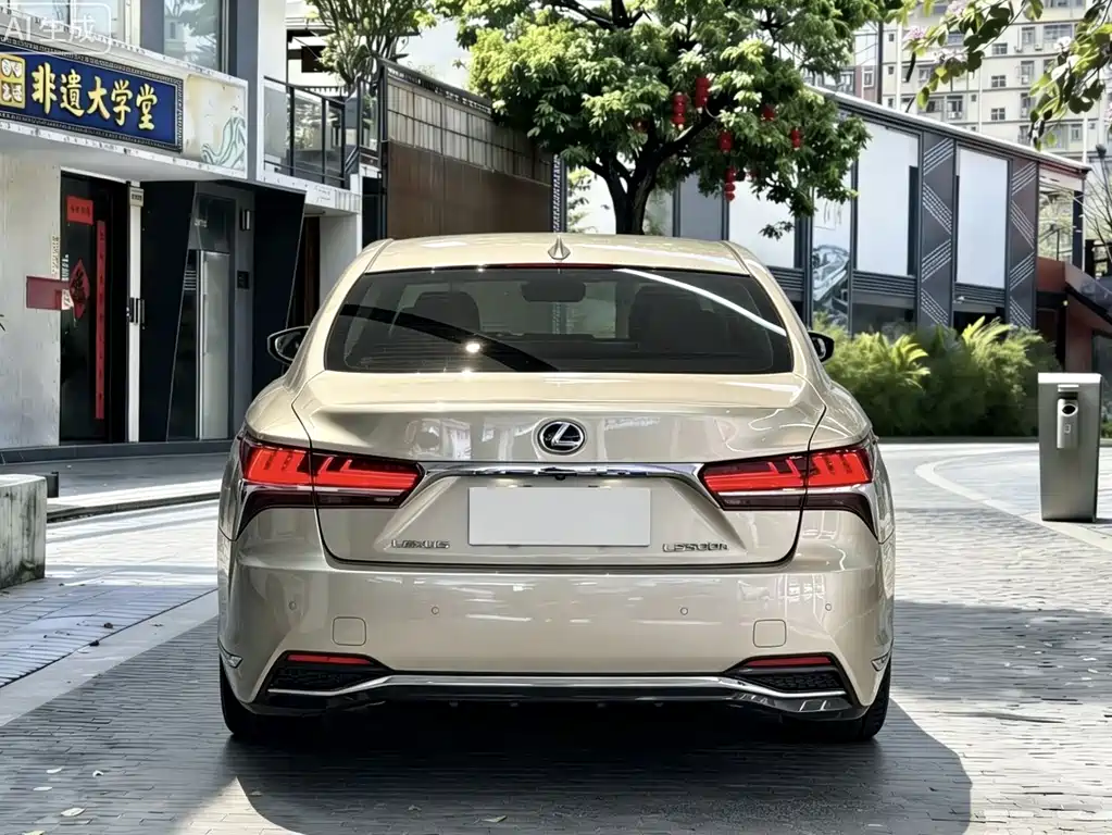 Lexus LS 2018