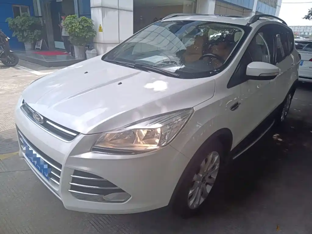Ford Kuga 2015 — фото 1