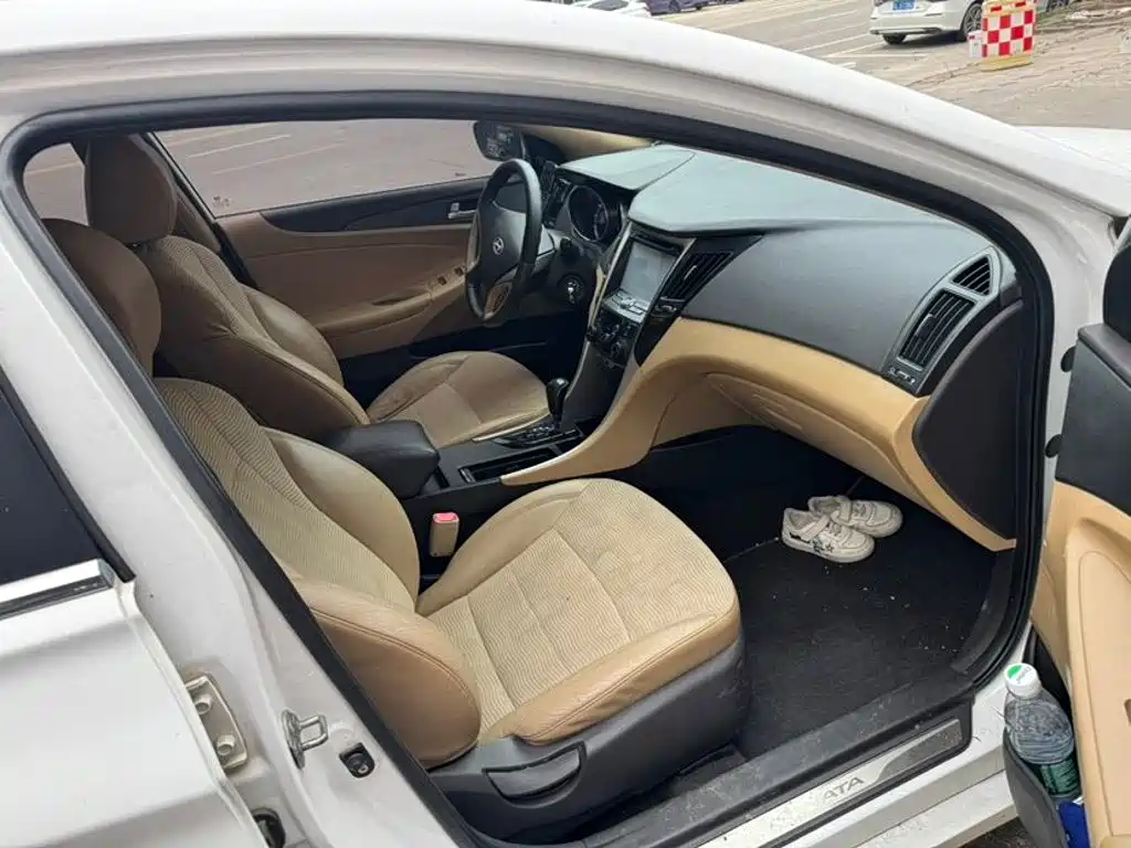 Hyundai Sonata 2011 — фото 3