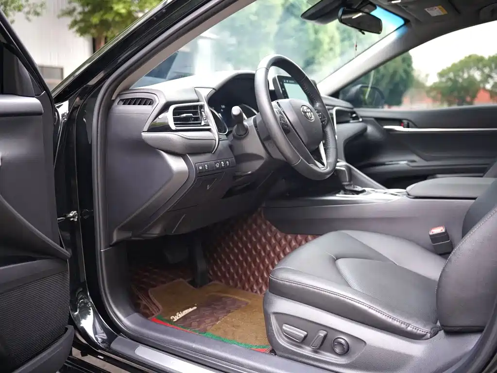 Toyota Camry 2020 — фото 12