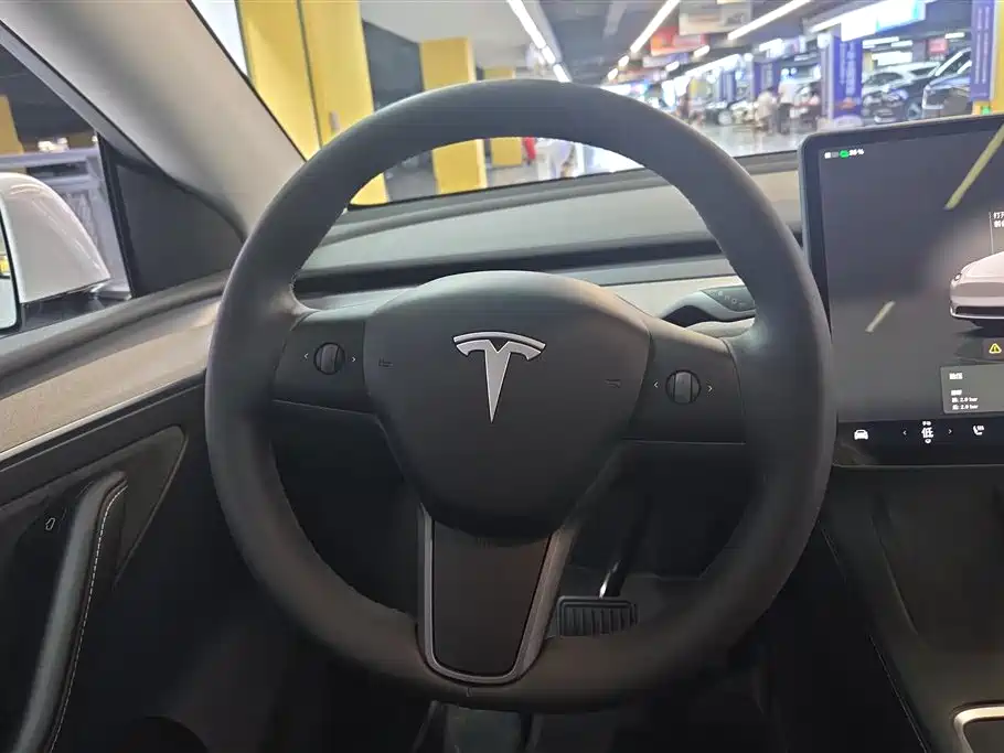 Tesla Model Y 2024 — фото 15