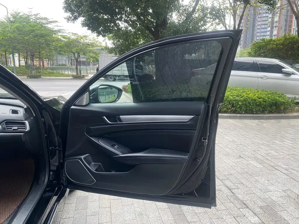 Honda Accord 2023 — фото 11