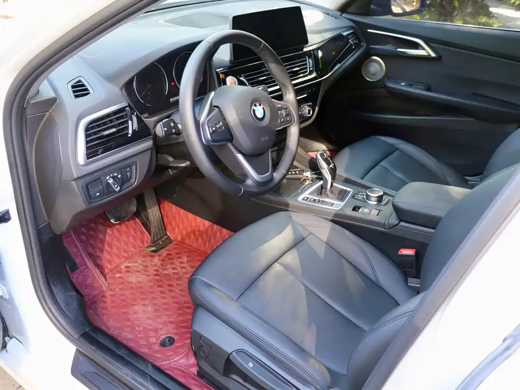 BMW 1 Series 2022 — фото 12