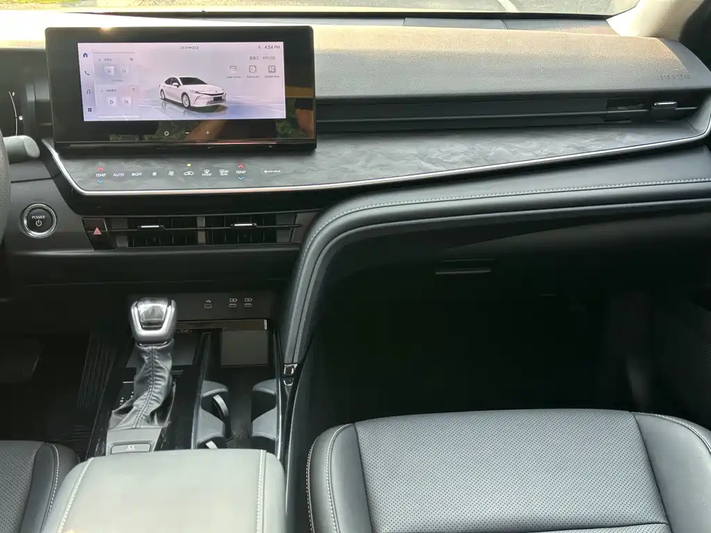 Toyota Camry 2024 — фото 12
