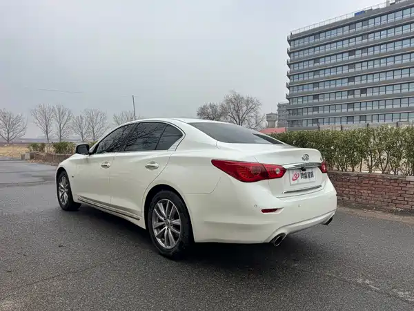 Infiniti Q50L 2015