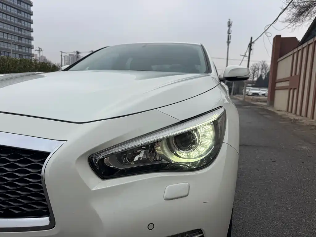 Infiniti Q50L 2015 — фото 25