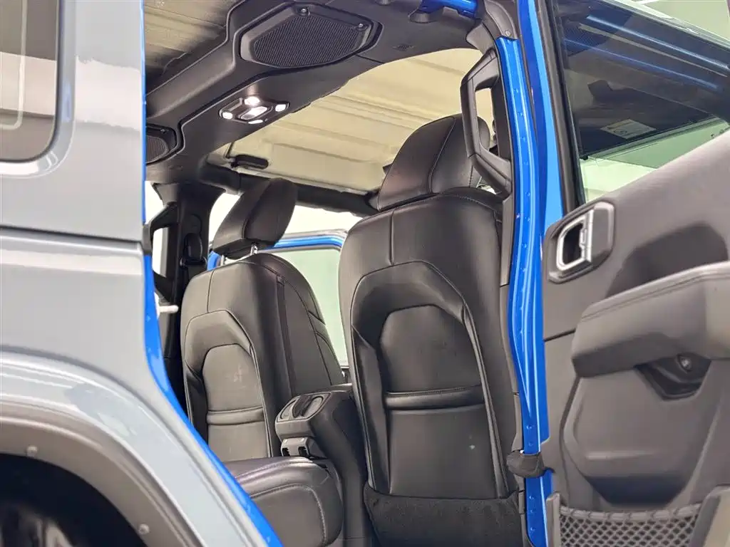 Jeep Wrangler 2023 — фото 26