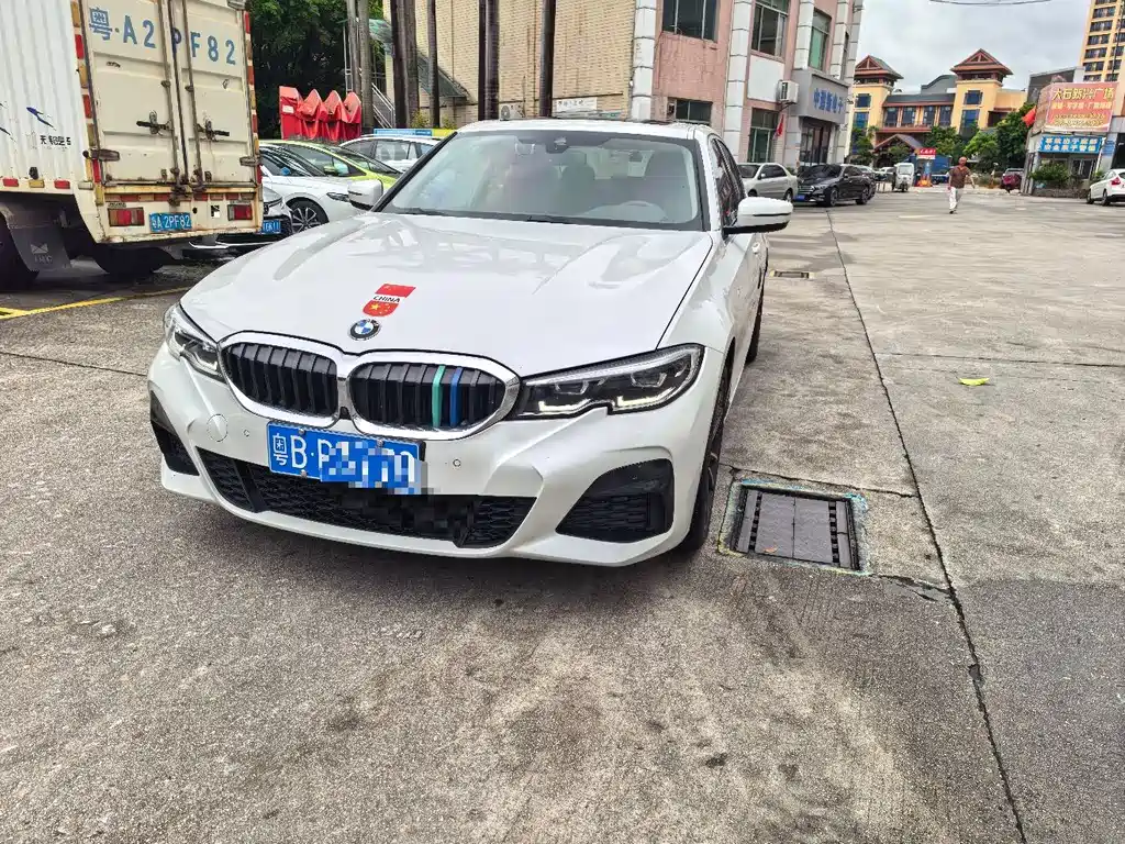 BMW 3 Series 2019 — фото 1