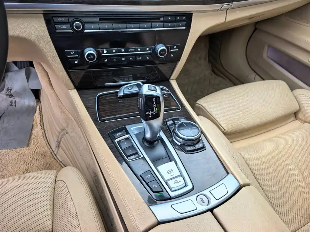 BMW 7 Series 2013 — фото 17