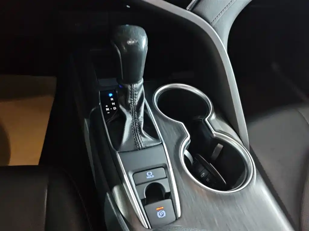 Toyota Camry 2021 — фото 14