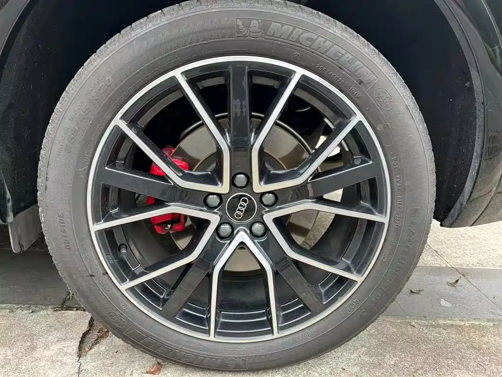 Audi Q5L 2023 — фото 17