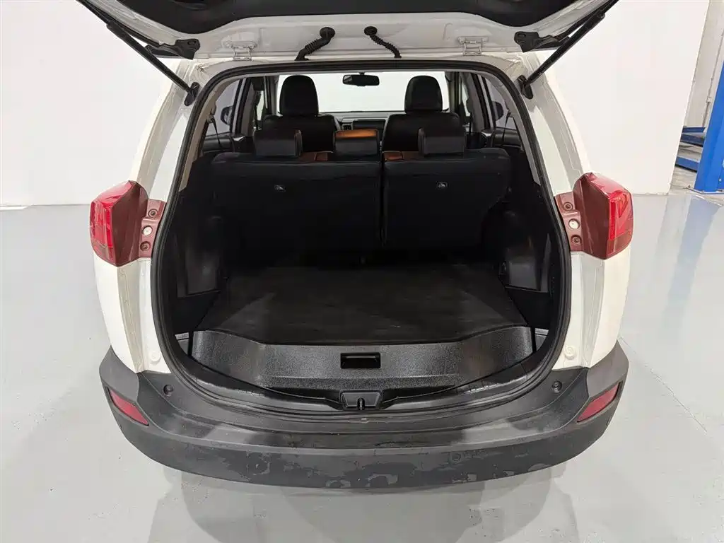 Toyota RAV4 2013 — фото 7