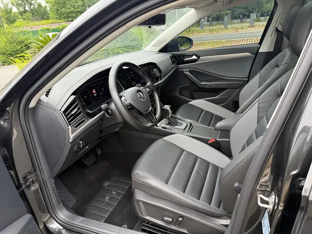 Volkswagen Sagitar 2022