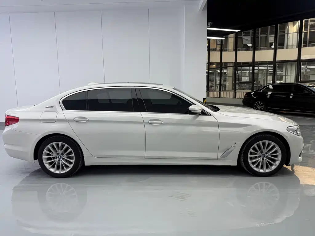 BMW 5 Series New Energy 2019 — фото 14