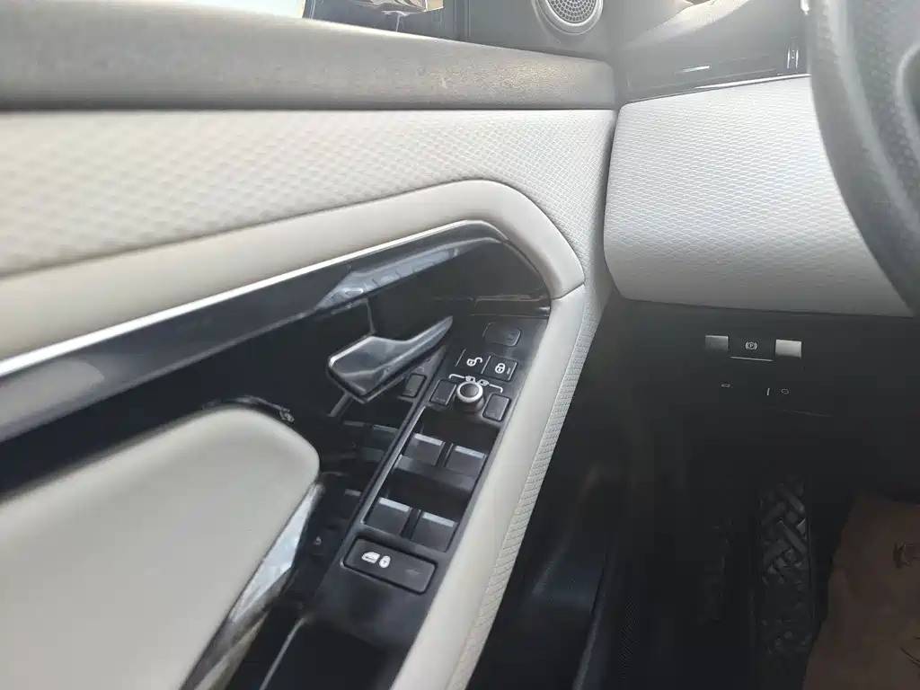 Land Rover Evoque 2021 — фото 23