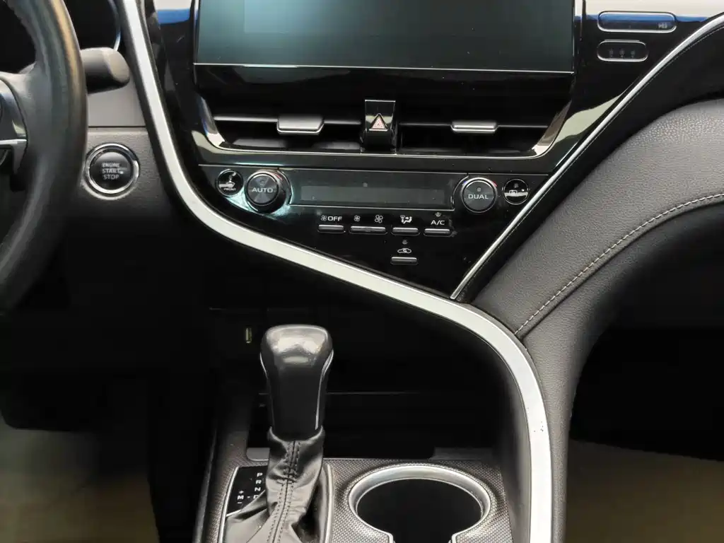 Toyota Camry 2022 — фото 18