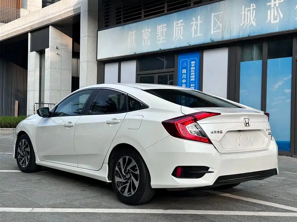 Honda Civic 2018 — фото 7