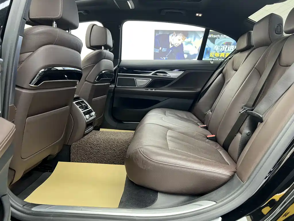 BMW 7 Series 2018 — фото 8
