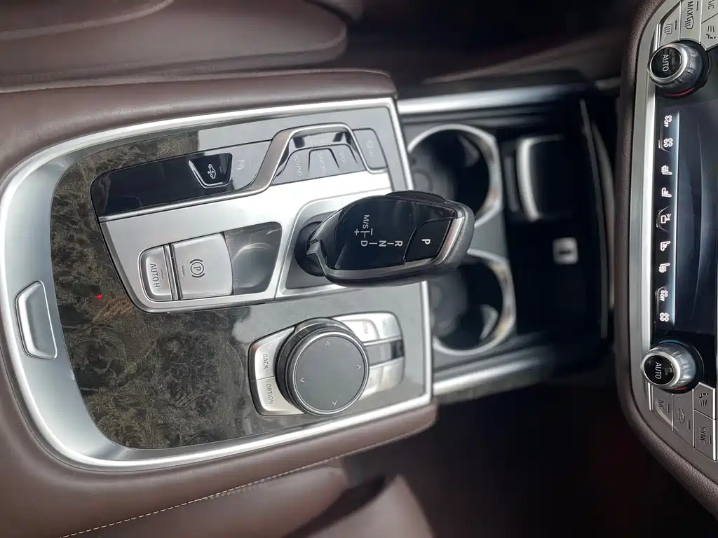 BMW 7 Series 2016 — фото 8