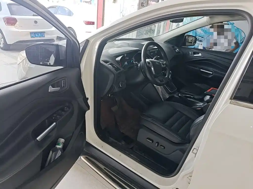 Ford Kuga 2015 — фото 16