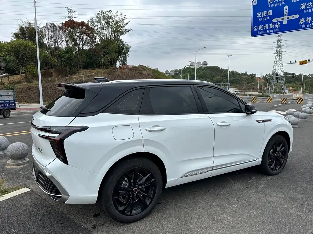 Hongqi HS3 PHEV 2025 — фото 6