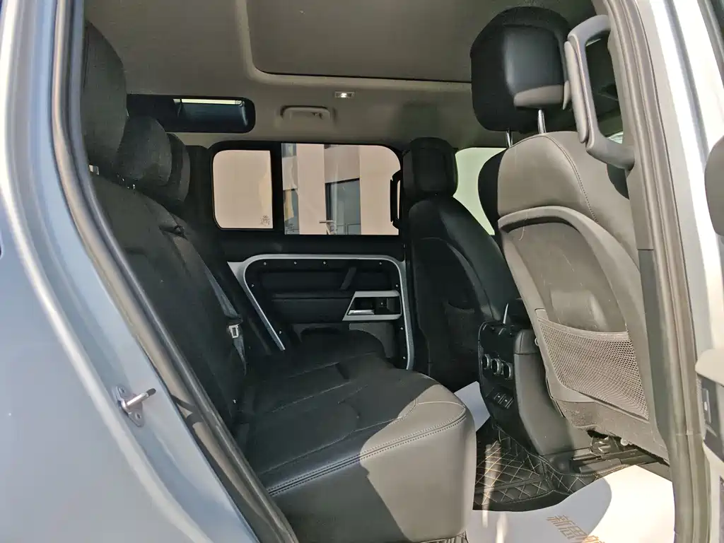 Land Rover Defender 2024 — фото 14