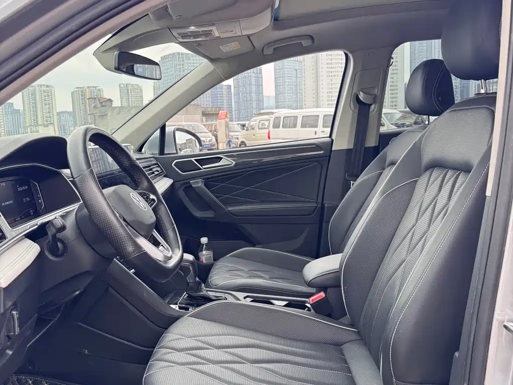 Volkswagen Tiguan L 2023 — фото 12
