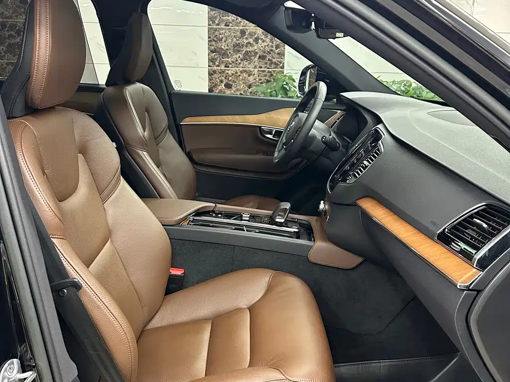Volvo XC90 2022 — фото 13