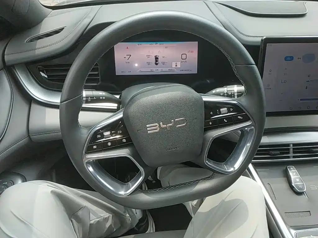 BYD Seal 07 DM-i 2025 — фото 11