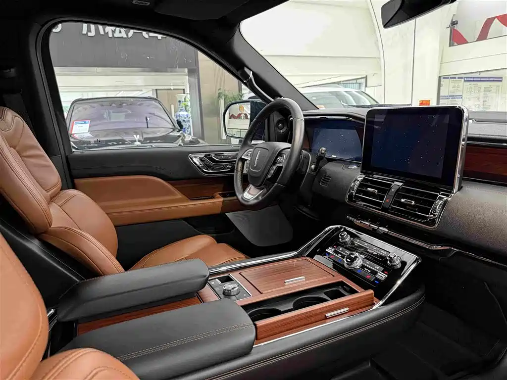 Lincoln Navigator 2021 — фото 12
