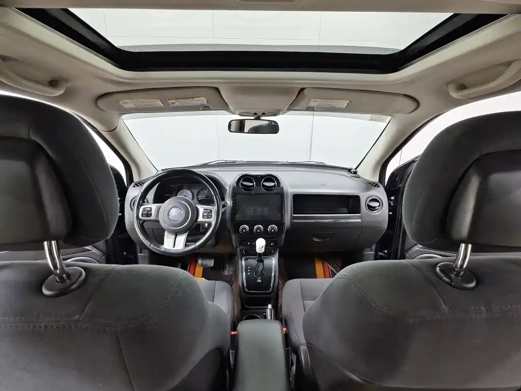 Jeep Compass 2012 — фото 10